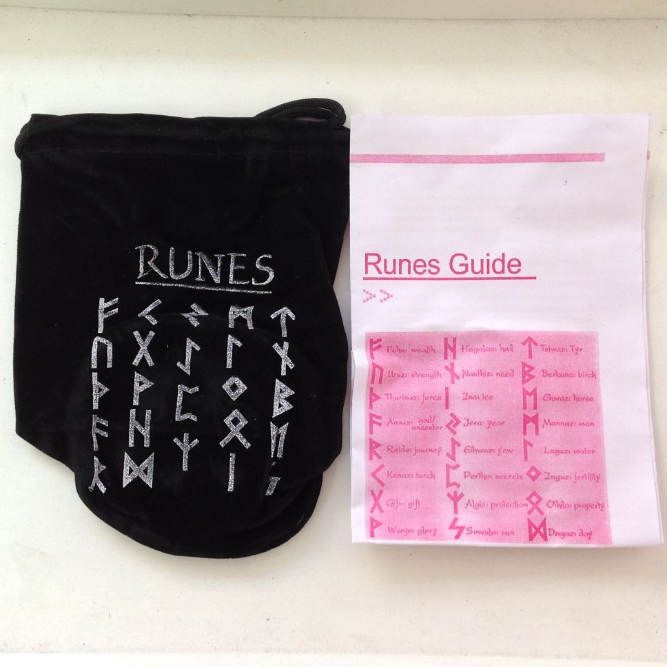 WHITE AGATE RUNES SET