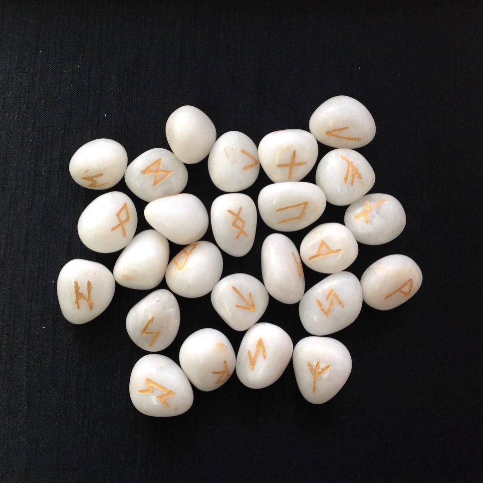 WHITE AGATE RUNES SET