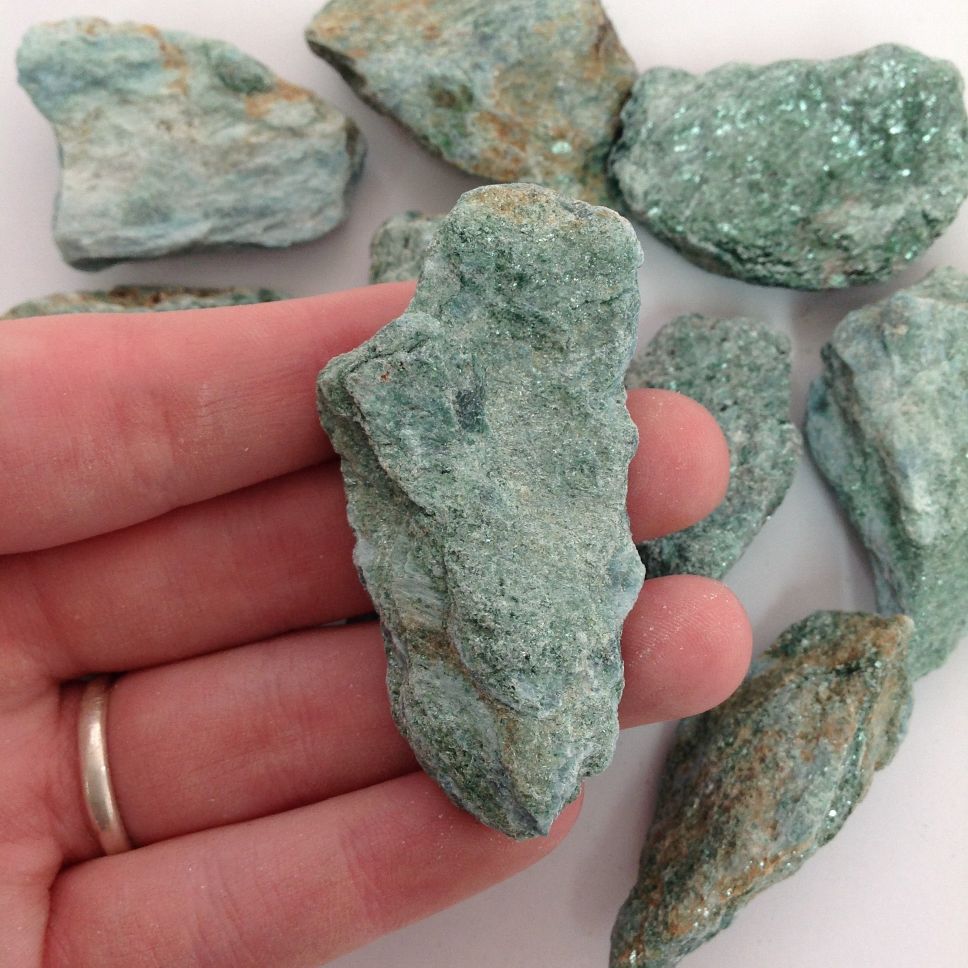 Rough - Fuschite - 10pc