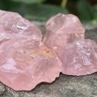 Rose Qtz-Rough-(4to7cm) - 1pc
