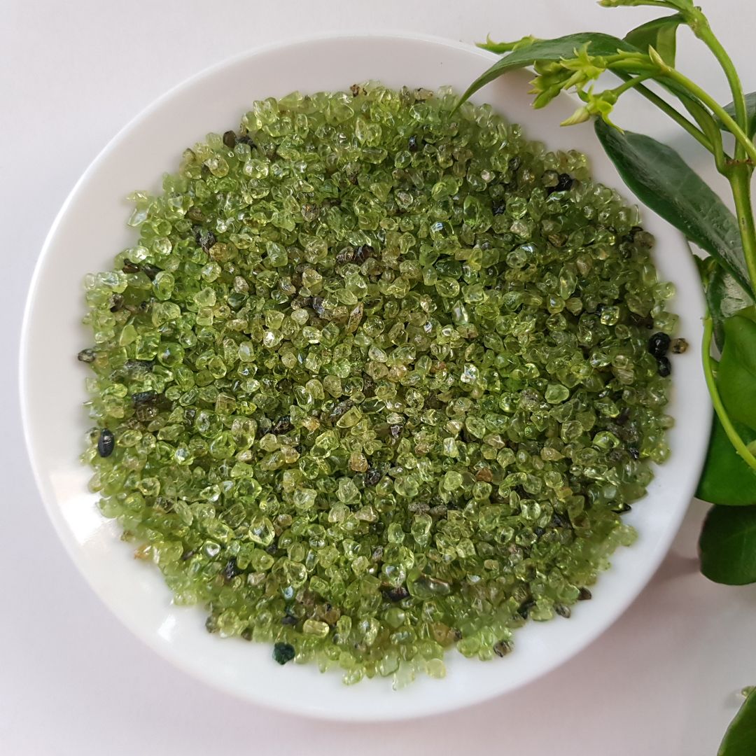 Peridot Chips 200gm ~ AAA / Q1