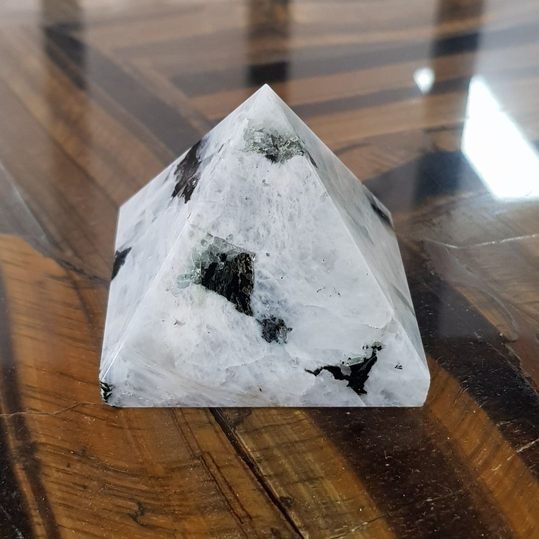 Rainbow Moonstone - Pyramid - 4.5cm