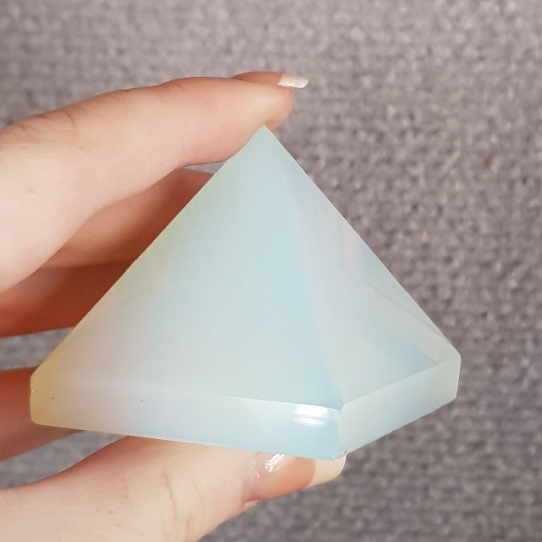 Opalite - Pyramid - 4.5cm