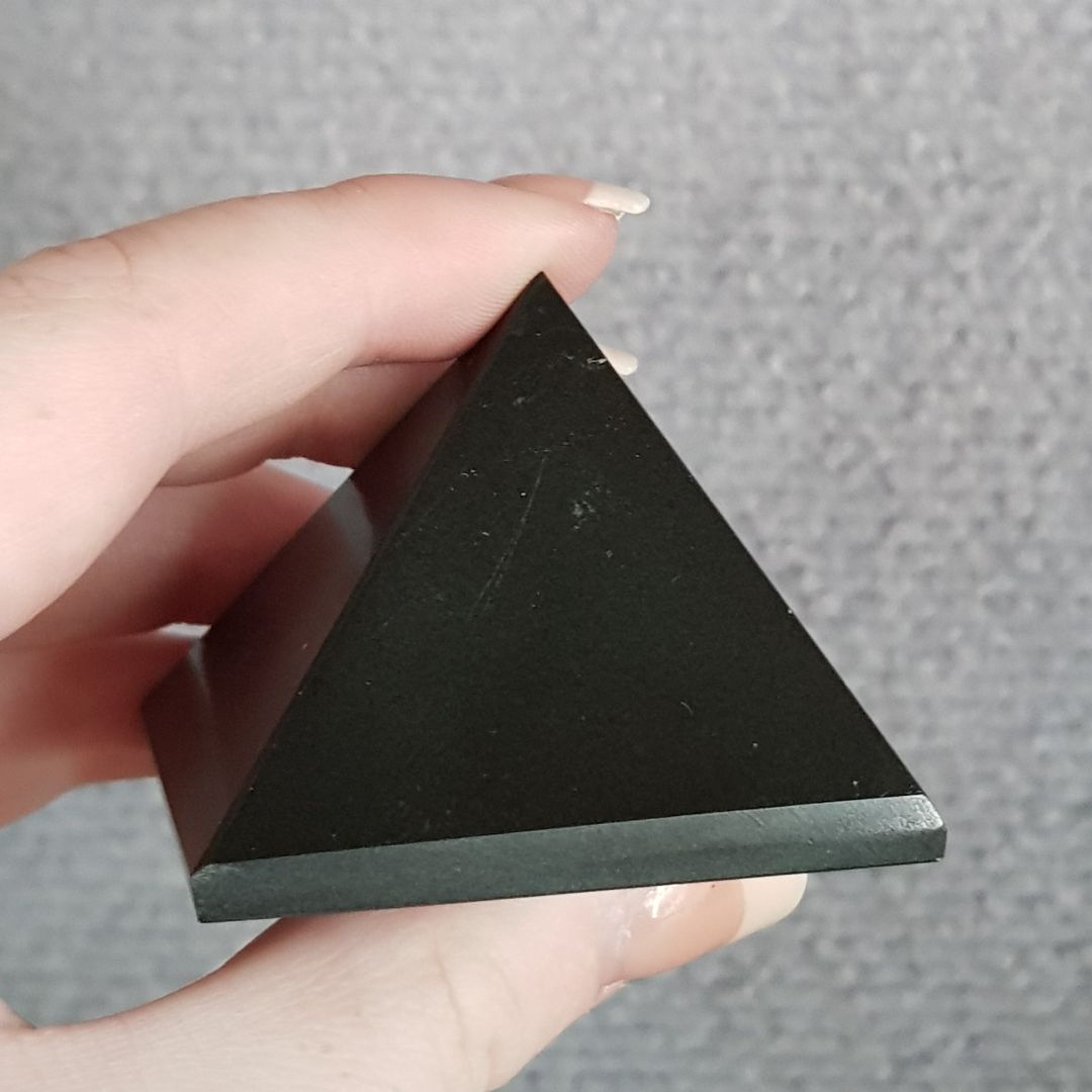 Black Tourmaline - Pyramid - 4.5cm