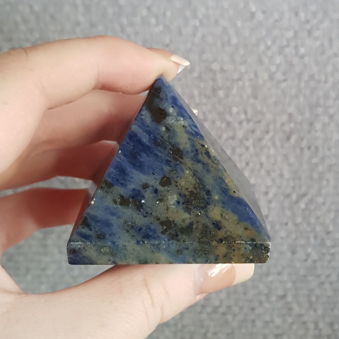Sodalite - Pyramid - 4.5cm