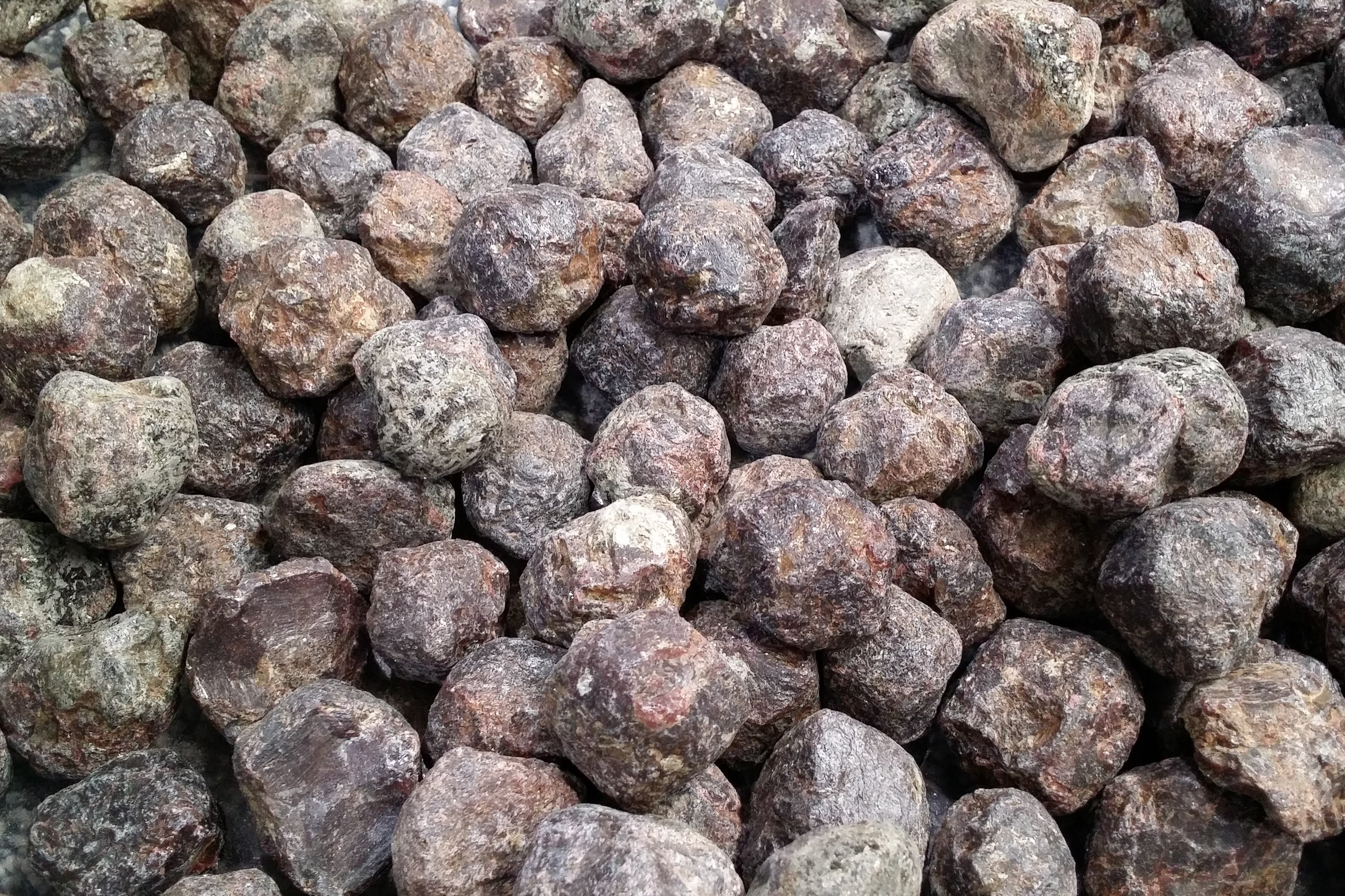 Rough - Garnet 200gms