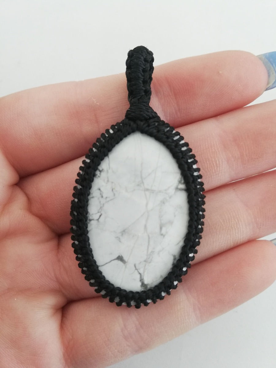 Macrame Pendant - Howlite