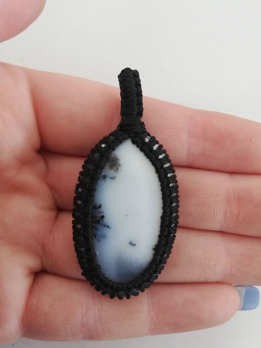 Macrame Pendant - Dendritic Agate