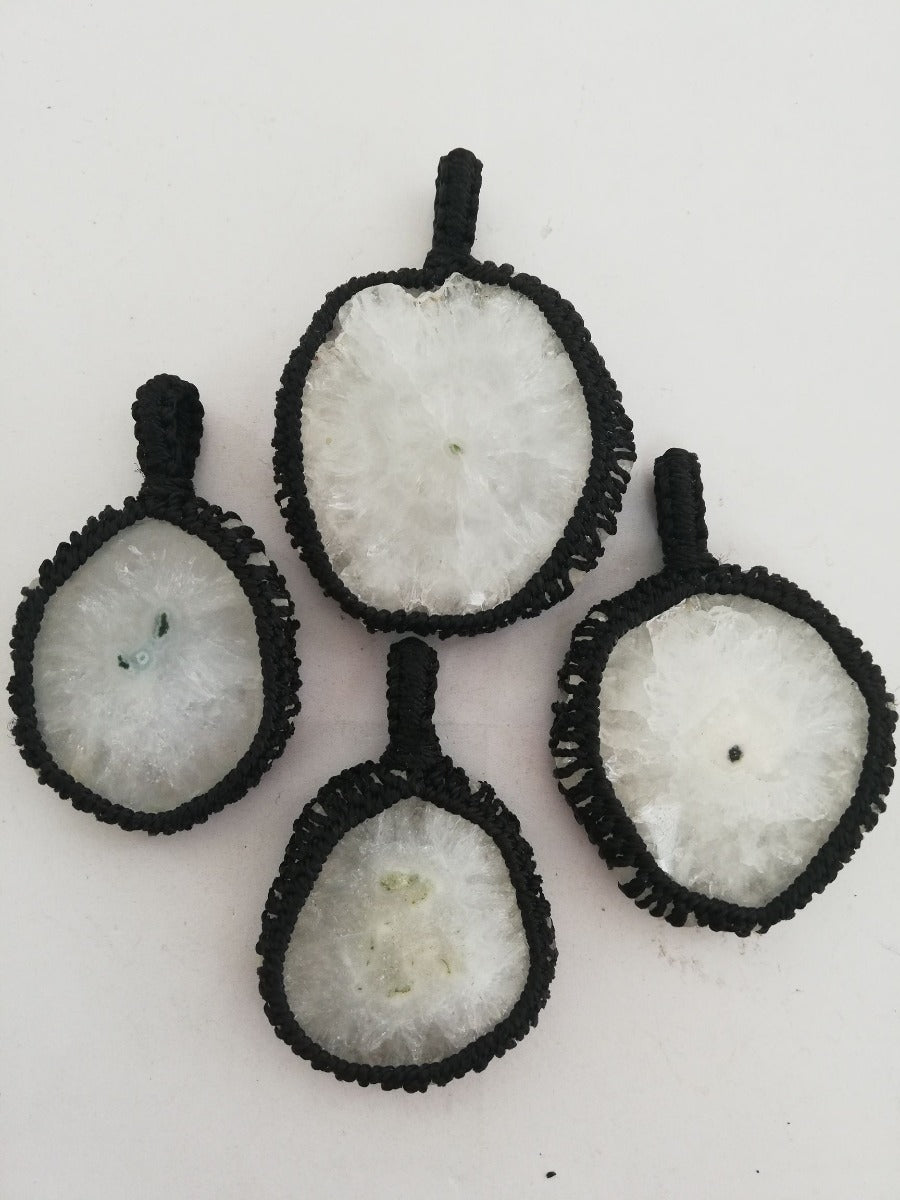 Macrame Pendant - Agate