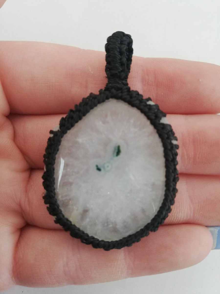 Macrame Pendant - Agate