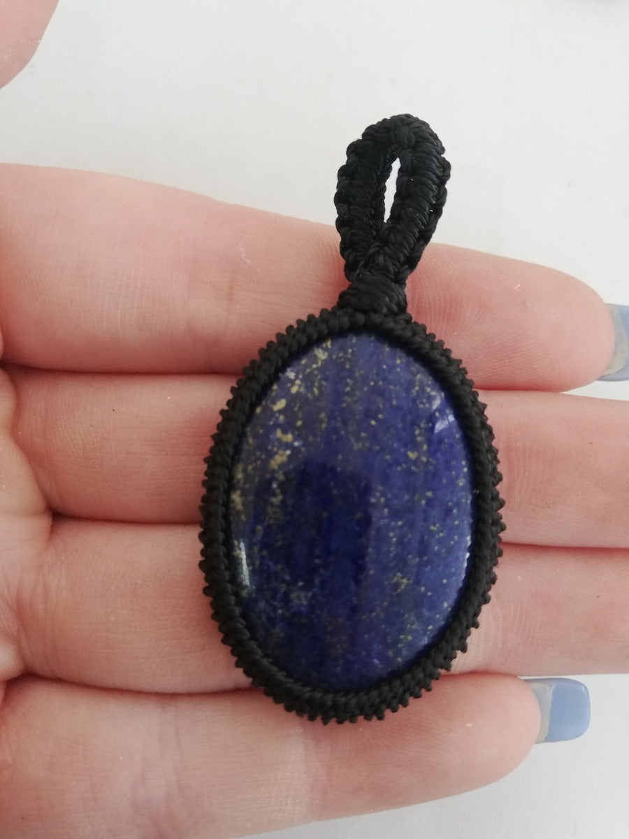 Macrame Pendant - Lapis Lazuli