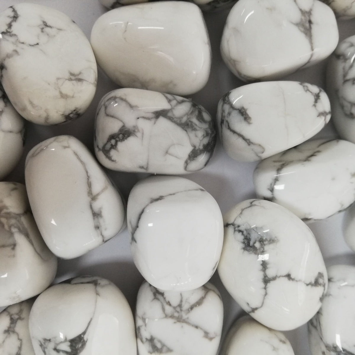Howlite Tumbled - 1KG