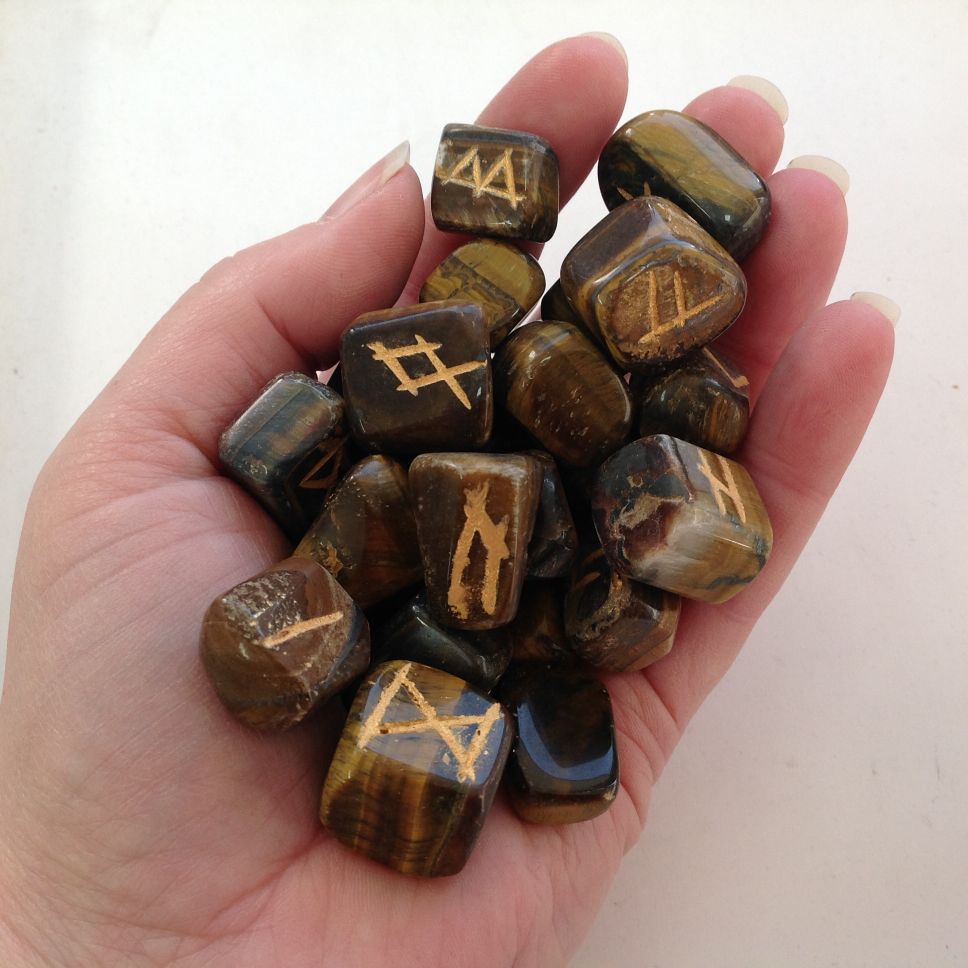 TIGER EYE RUNES SET