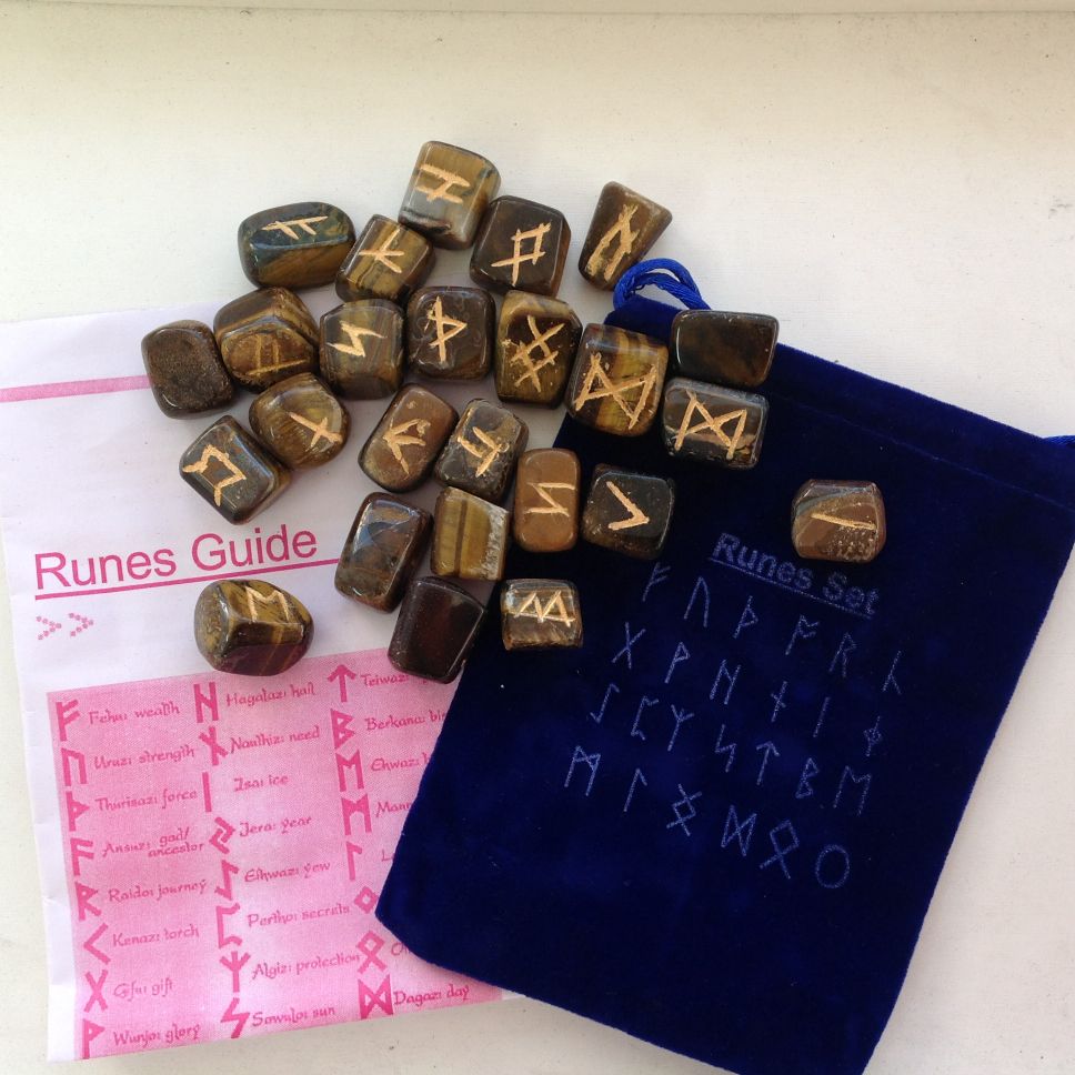 TIGER EYE RUNES SET 