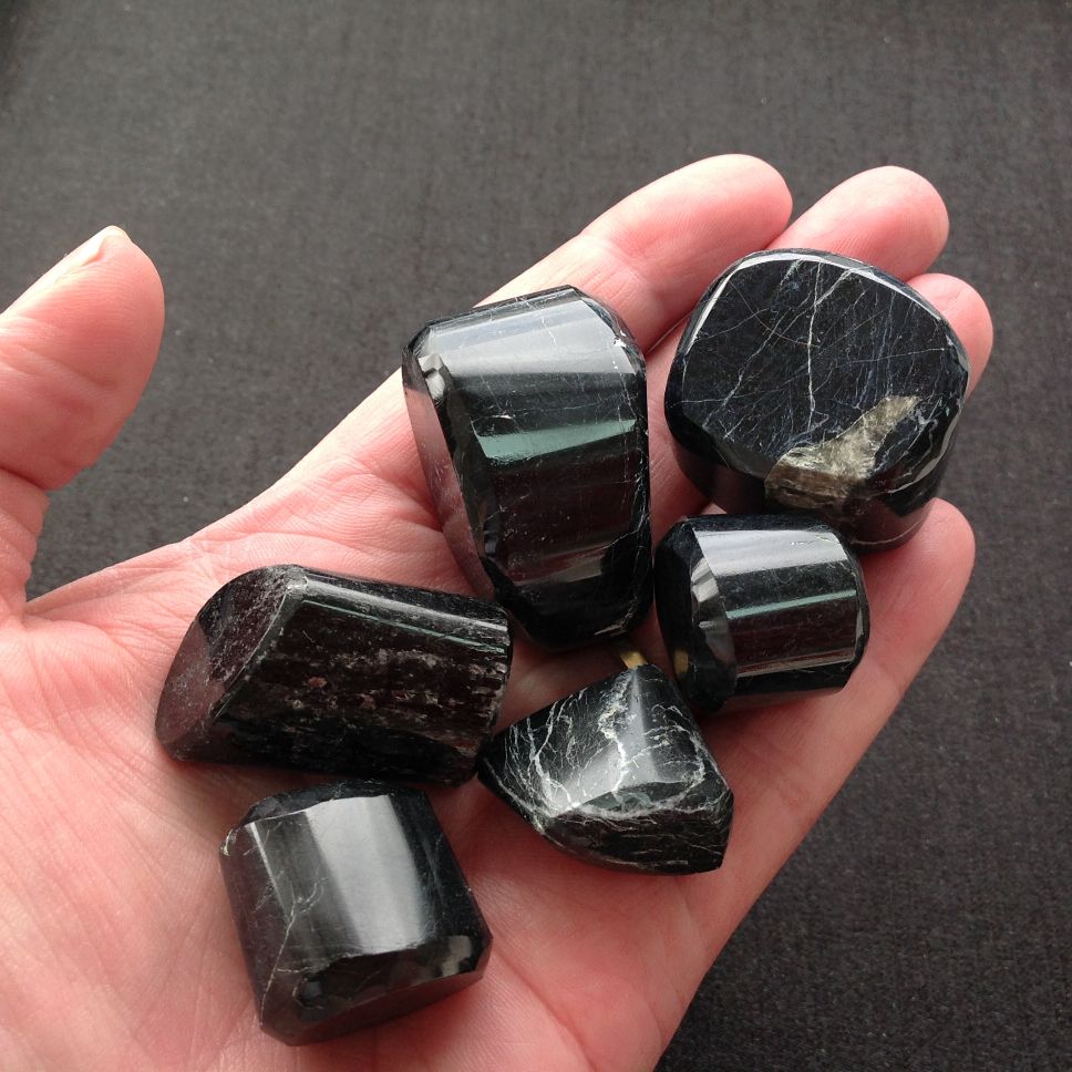 Black Tourmaline Tumbled (IN) - 250gms 