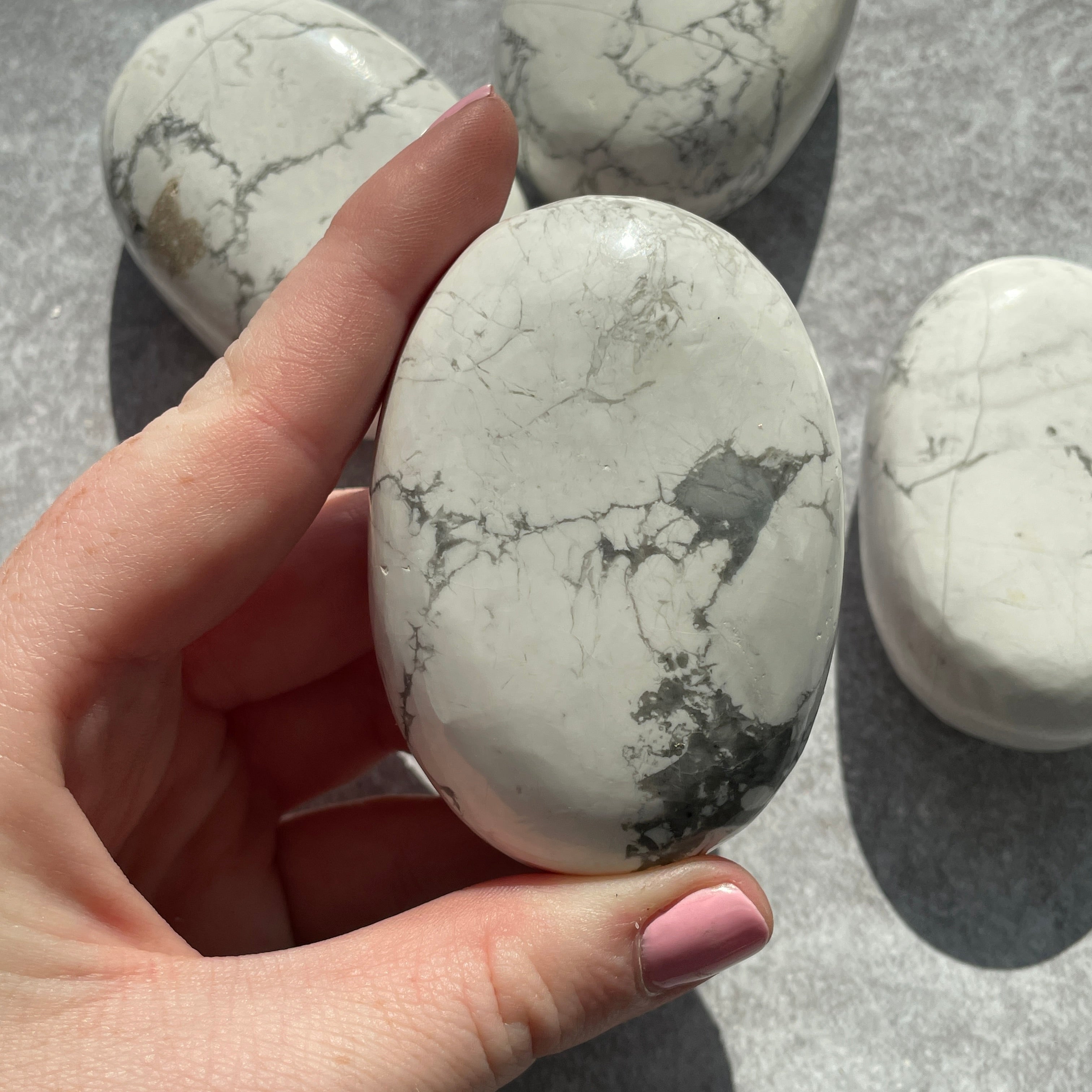 Howlite Palmstone - Large