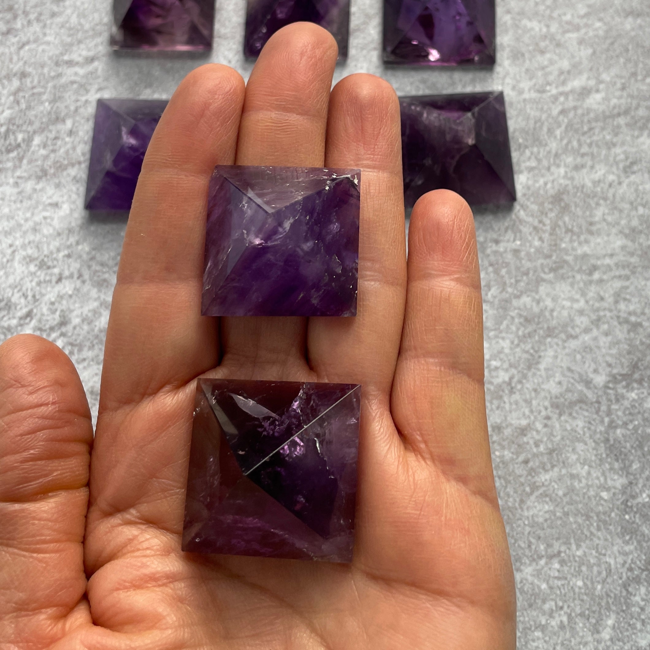 Amethyst - Mini Pyramid - 3cm