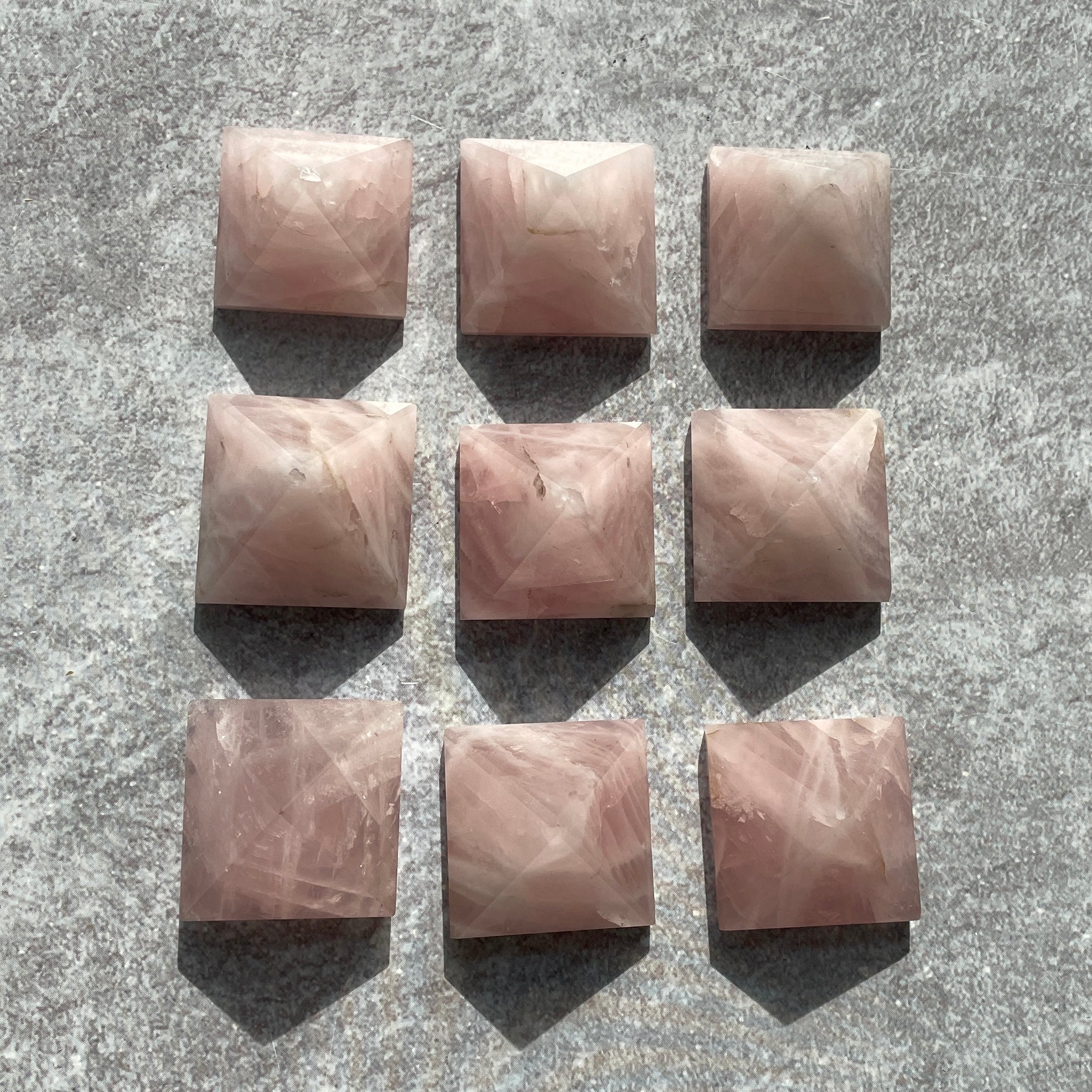 Rose Quartz - Mini Pyramid - 3cm