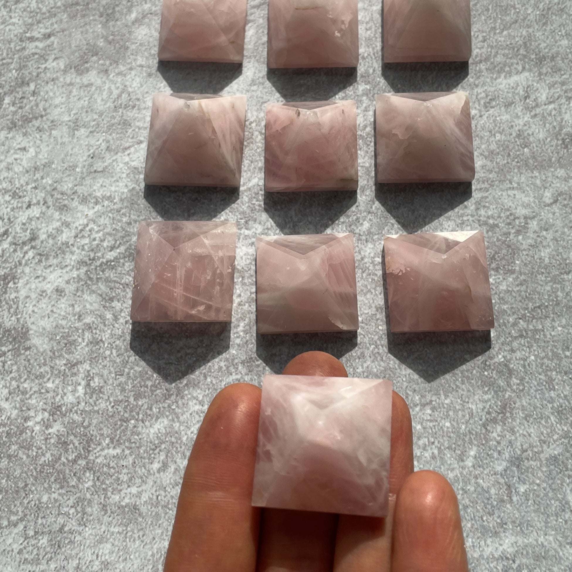Rose Quartz - Mini Pyramid - 3cm