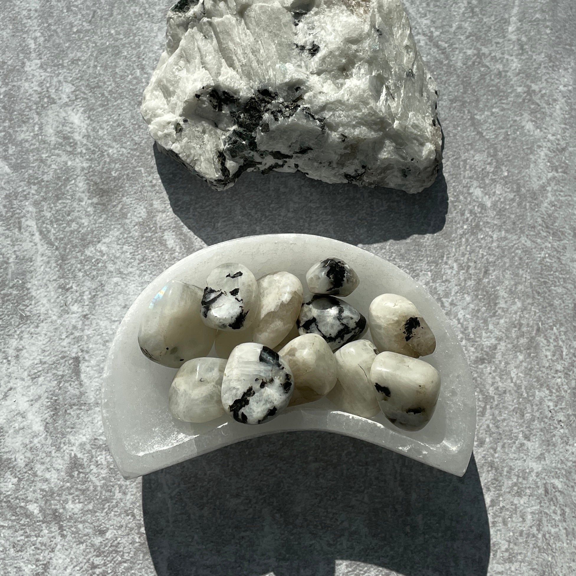 Rainbow Moonstone Tumbled 250gms (IN)