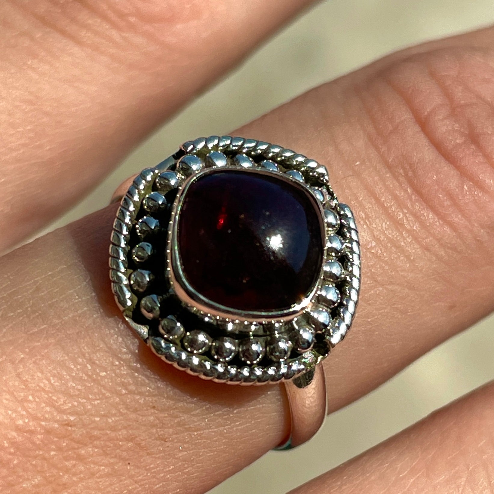 Garnet Sterling Silver Ring - Sz7 GR1