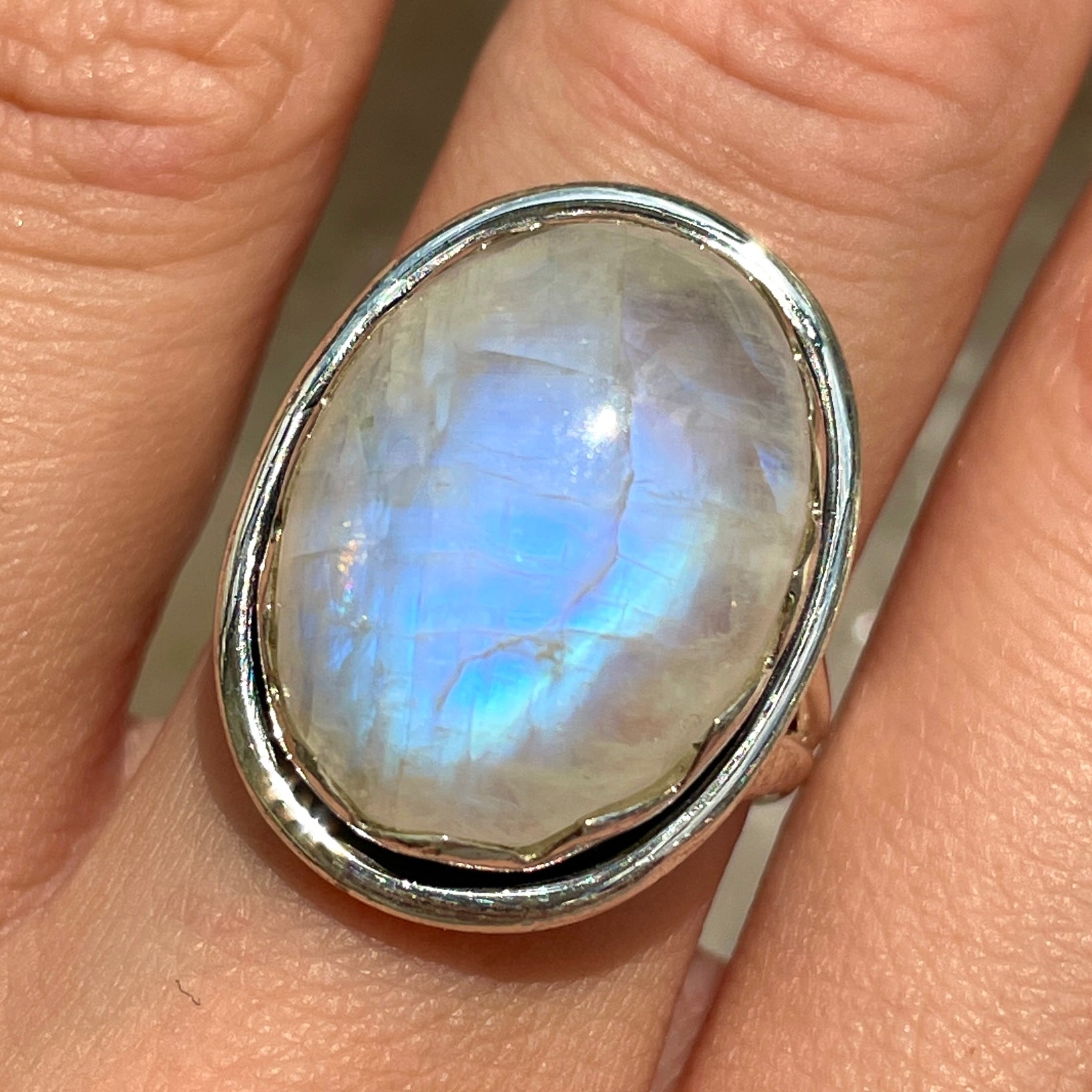 Rainbow Moonstone St. Silver Ring - Sz7 RM12