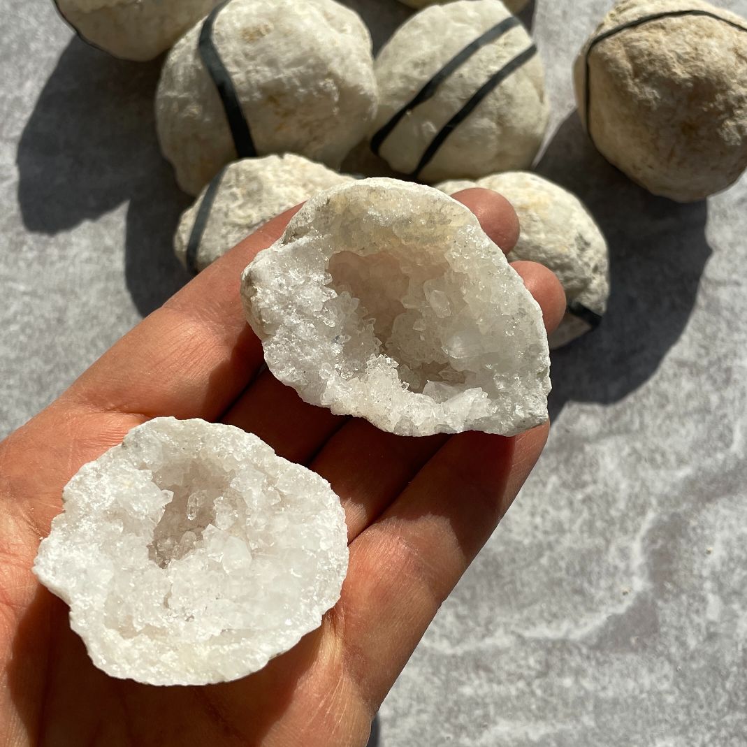 Quartz Thunder Egg Geode - SM