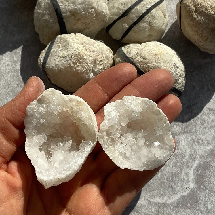 Quartz Thunder Egg Geode - SM