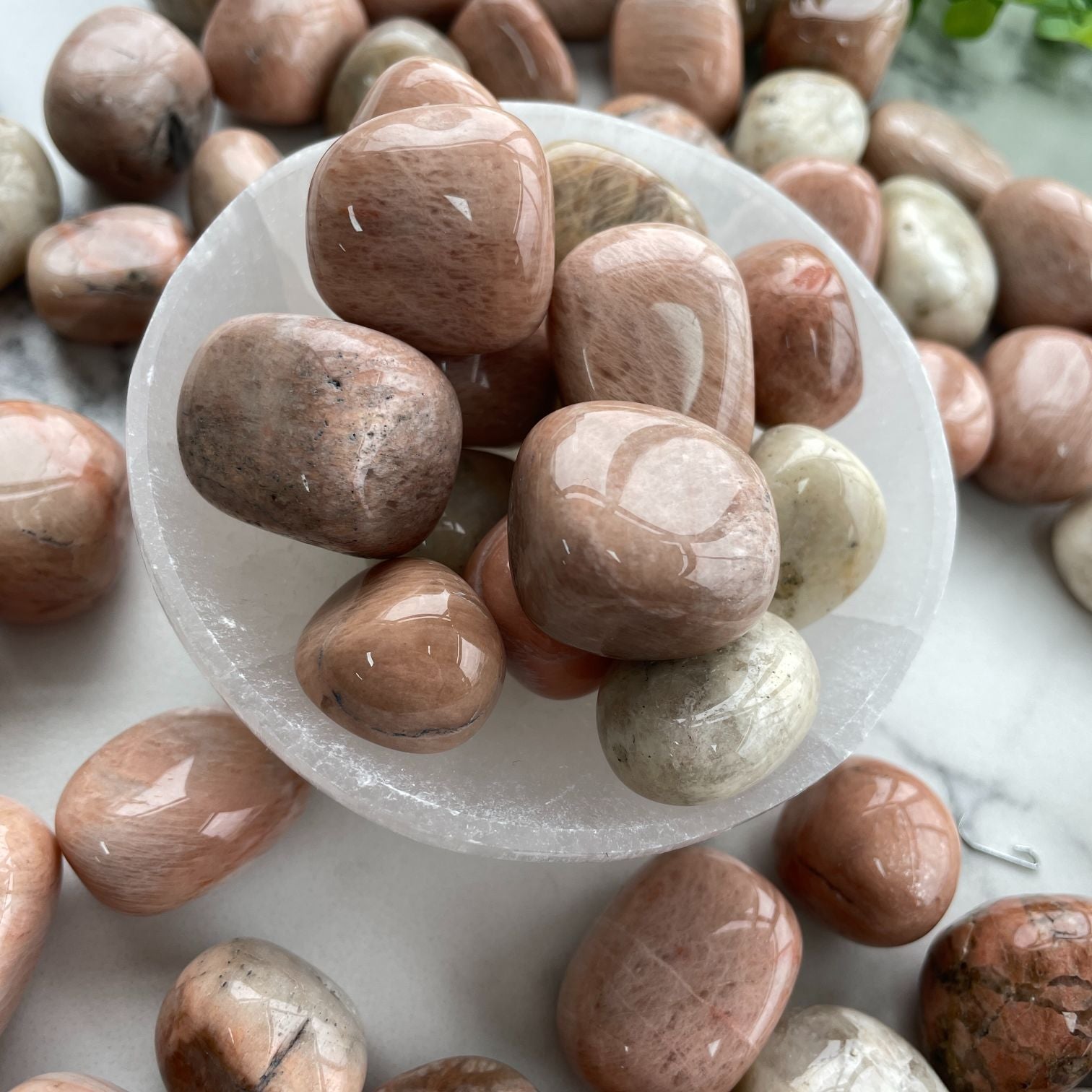 Peach Moonstone Tumbled 1KG - QB