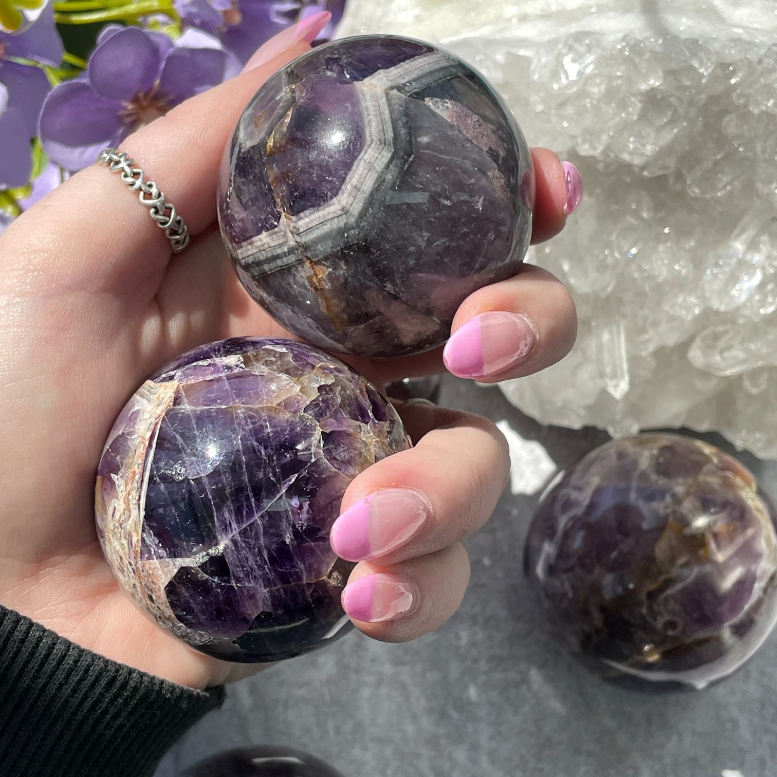 Chevron Amethyst Sphere 5cm - 1pc