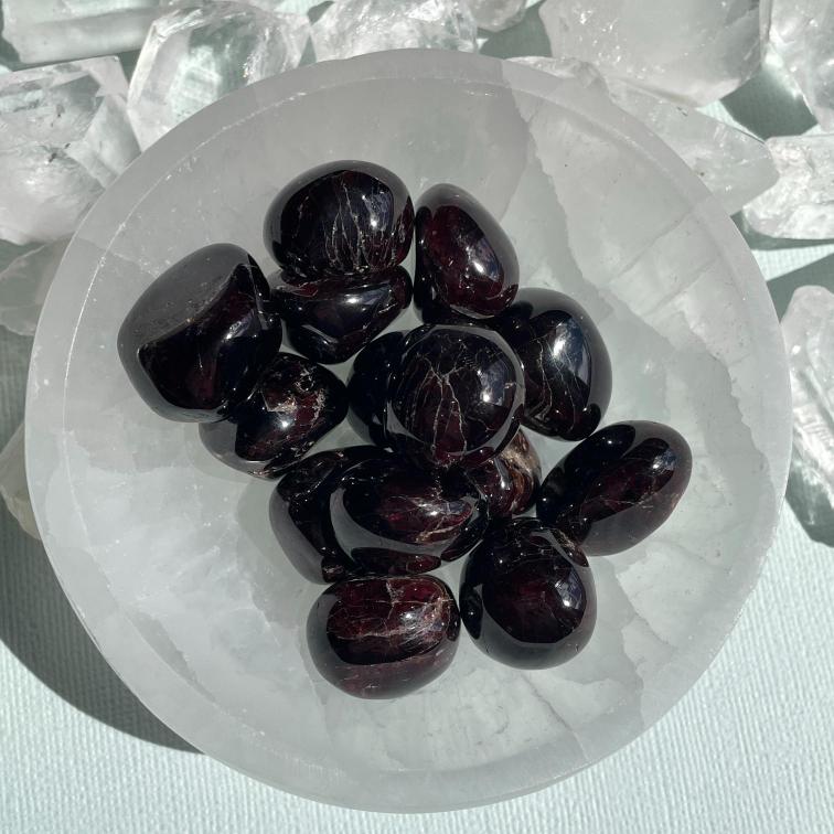 Garnet Tumbled 200g (12-16pc)
