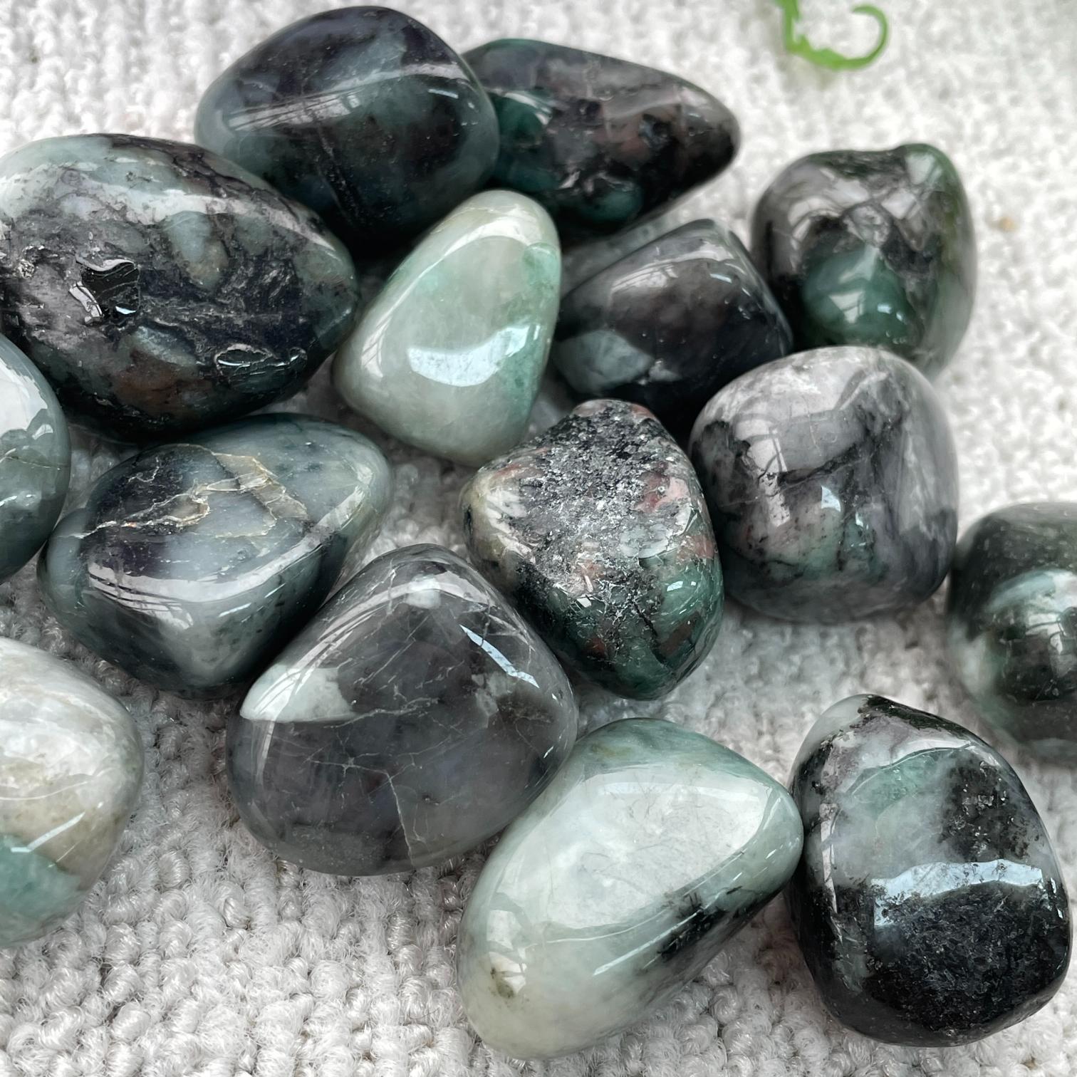 Emerald Tumbled - 200gms (18-22pc)