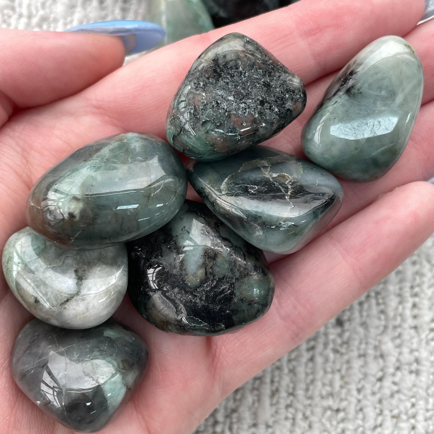 Emerald Tumbled - 200gms (18-22pc)