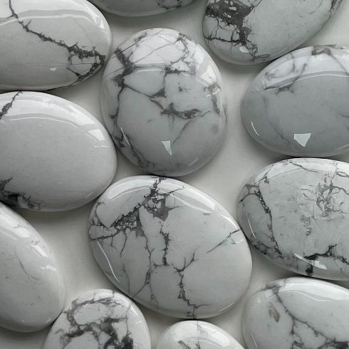 Howlite Cabochon - Round - 1pc