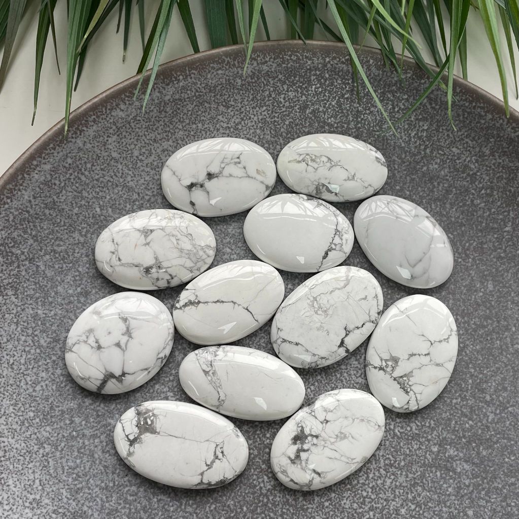 Howlite Cabochon - Round - 1pc