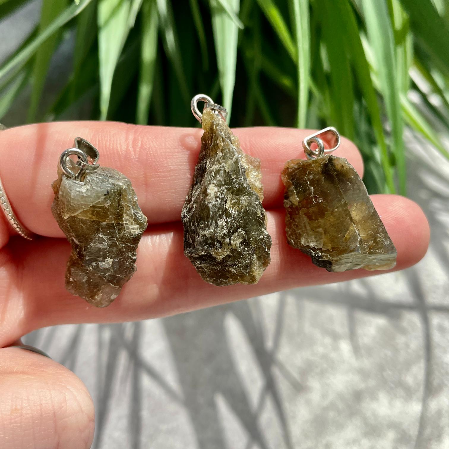 Rough Mini Pendant - Labradorite