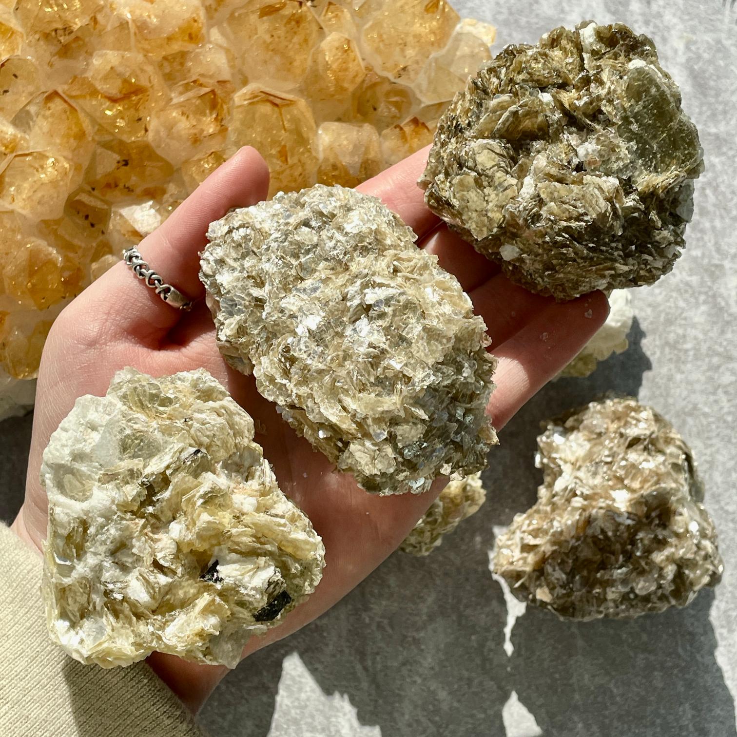 Rough Yellow Mica - 1pc MED