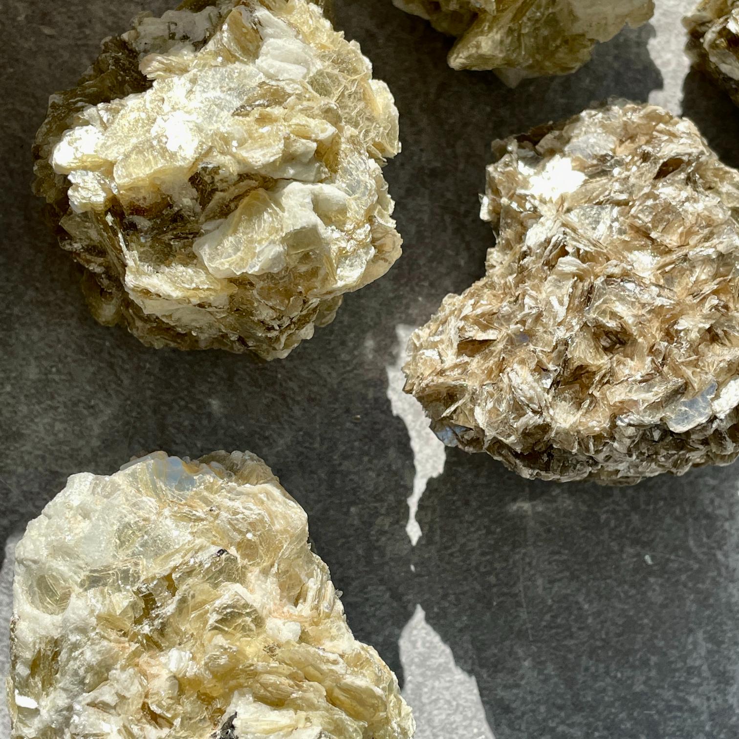 Rough Yellow Mica - 1pc MED