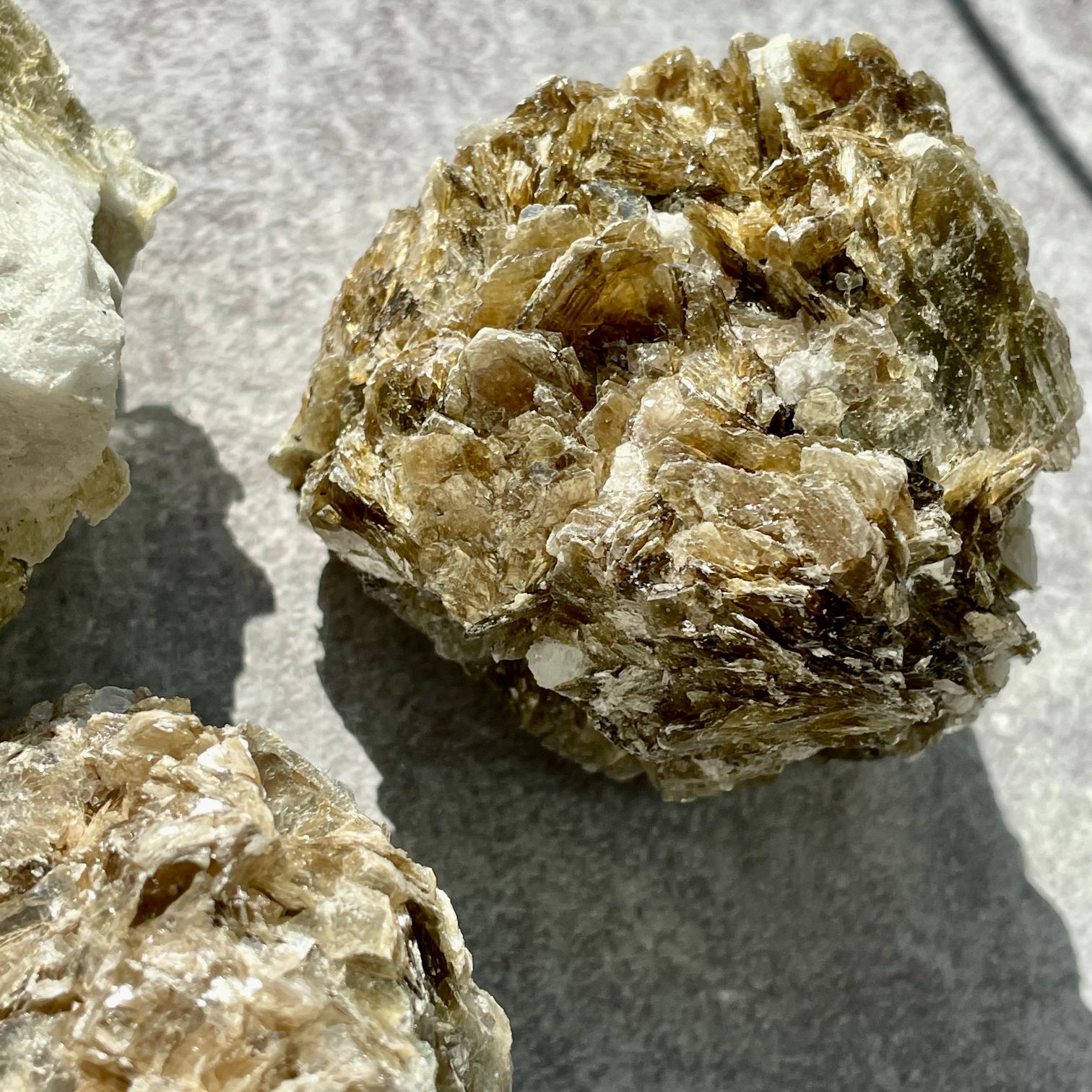 Rough Yellow Mica - 1pc MED