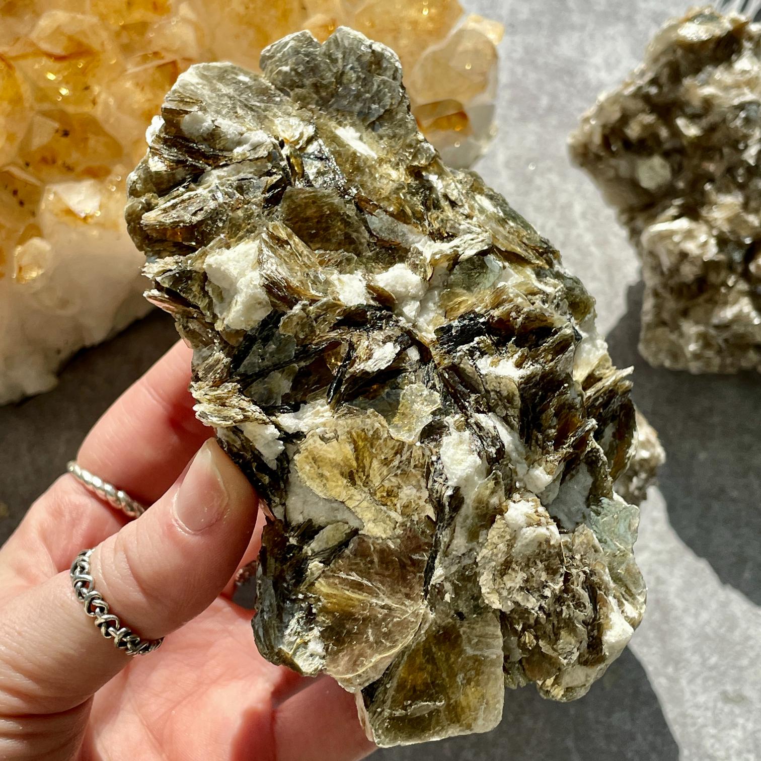 Rough Yellow Mica - 1pc LGE