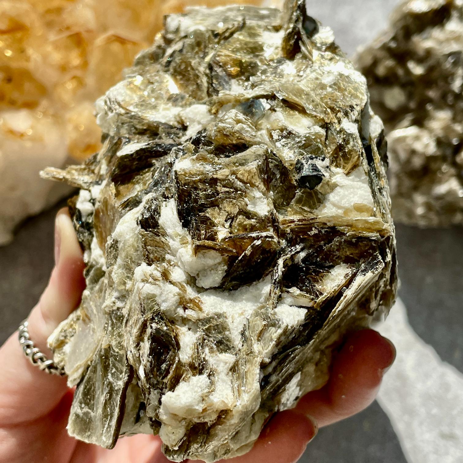 Rough Yellow Mica - 1pc LGE