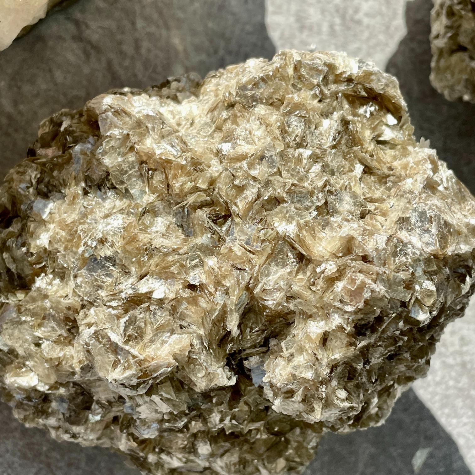 Rough Yellow Mica - 1pc LGE